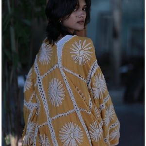 MomoNewYork extreme sleeve kimono